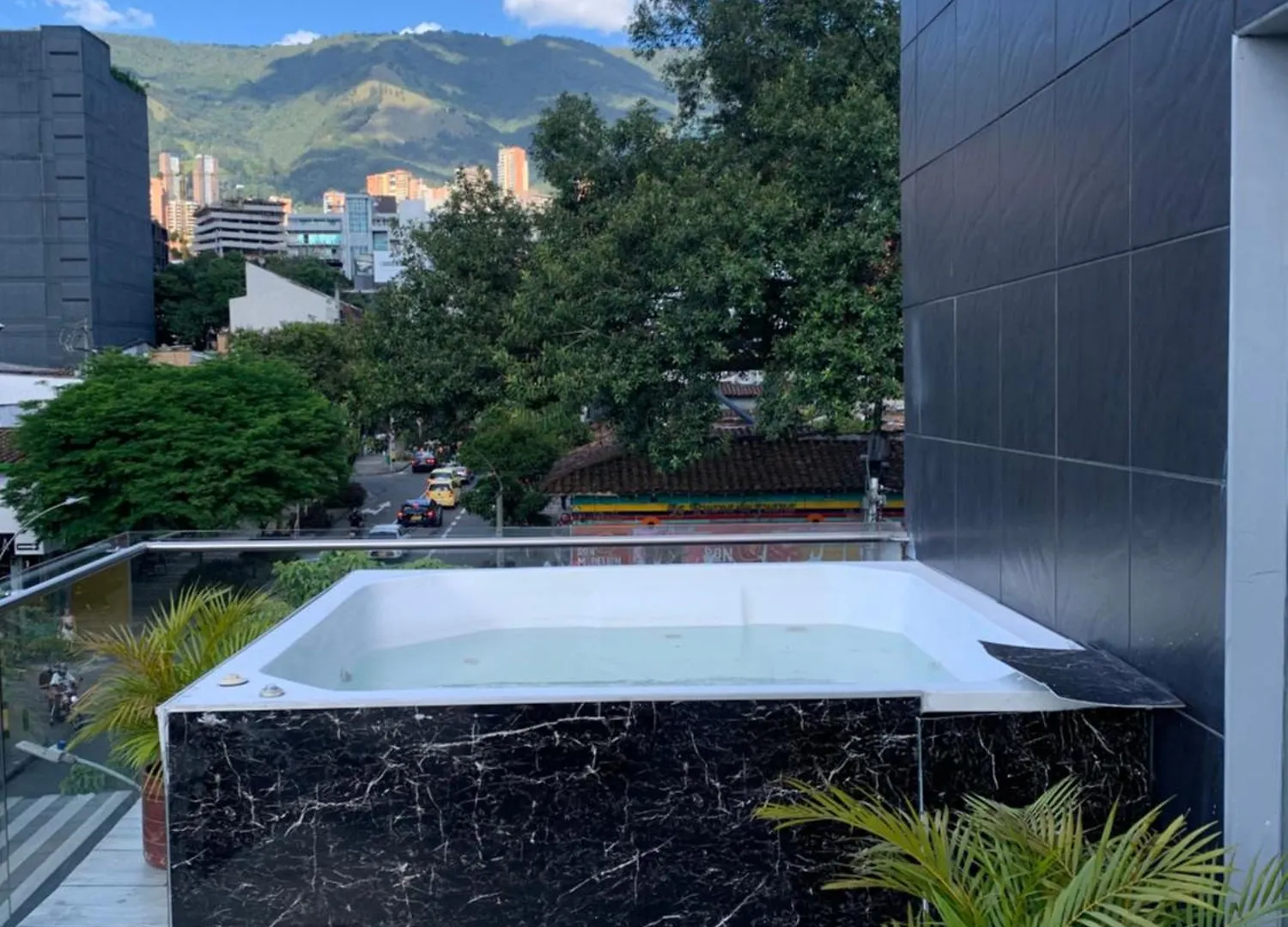11 Bedroom-2 Floors Apartment Jacuzzi & Rooftop Pool At Poblado Medellin