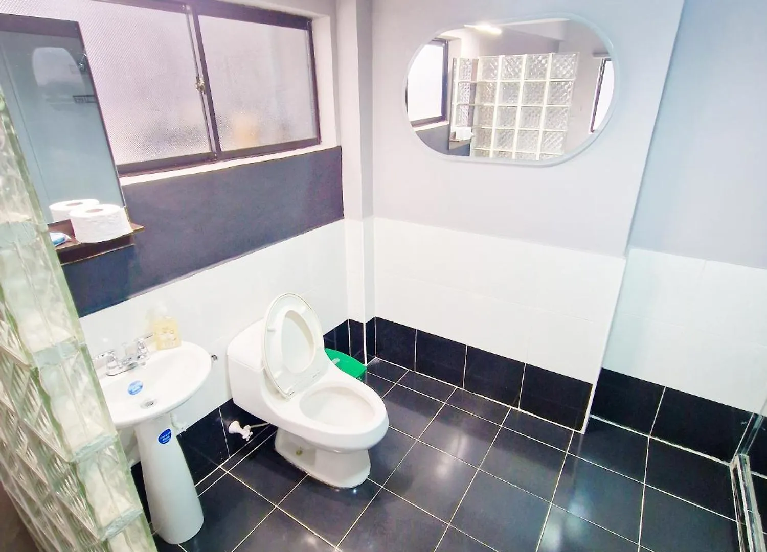 11 Bedroom-2 Floors Apartment Jacuzzi & Rooftop Pool At Poblado Medellin