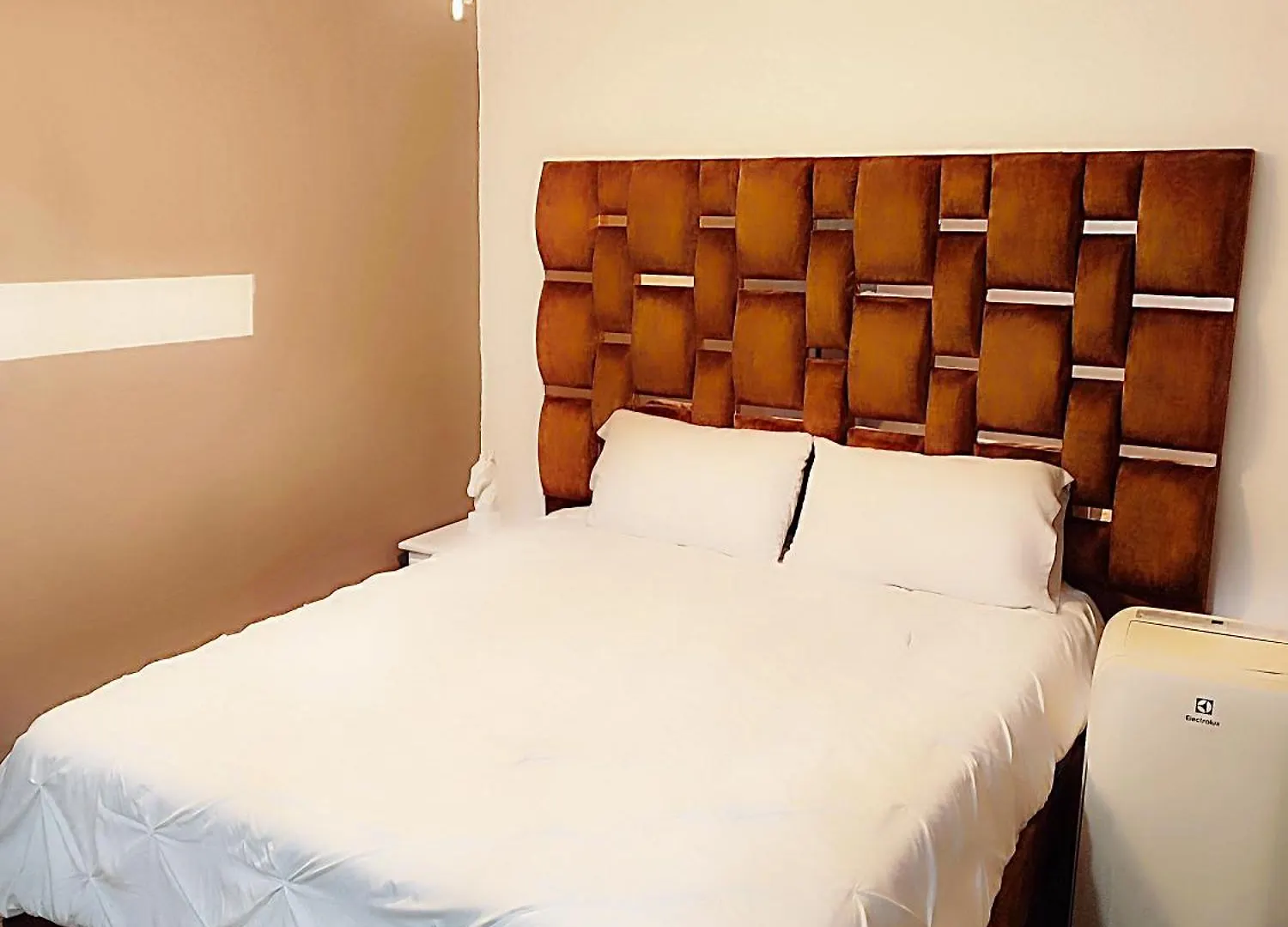 11 Bedroom-2 Floors Apartment Jacuzzi & Rooftop Pool At Poblado Medellin