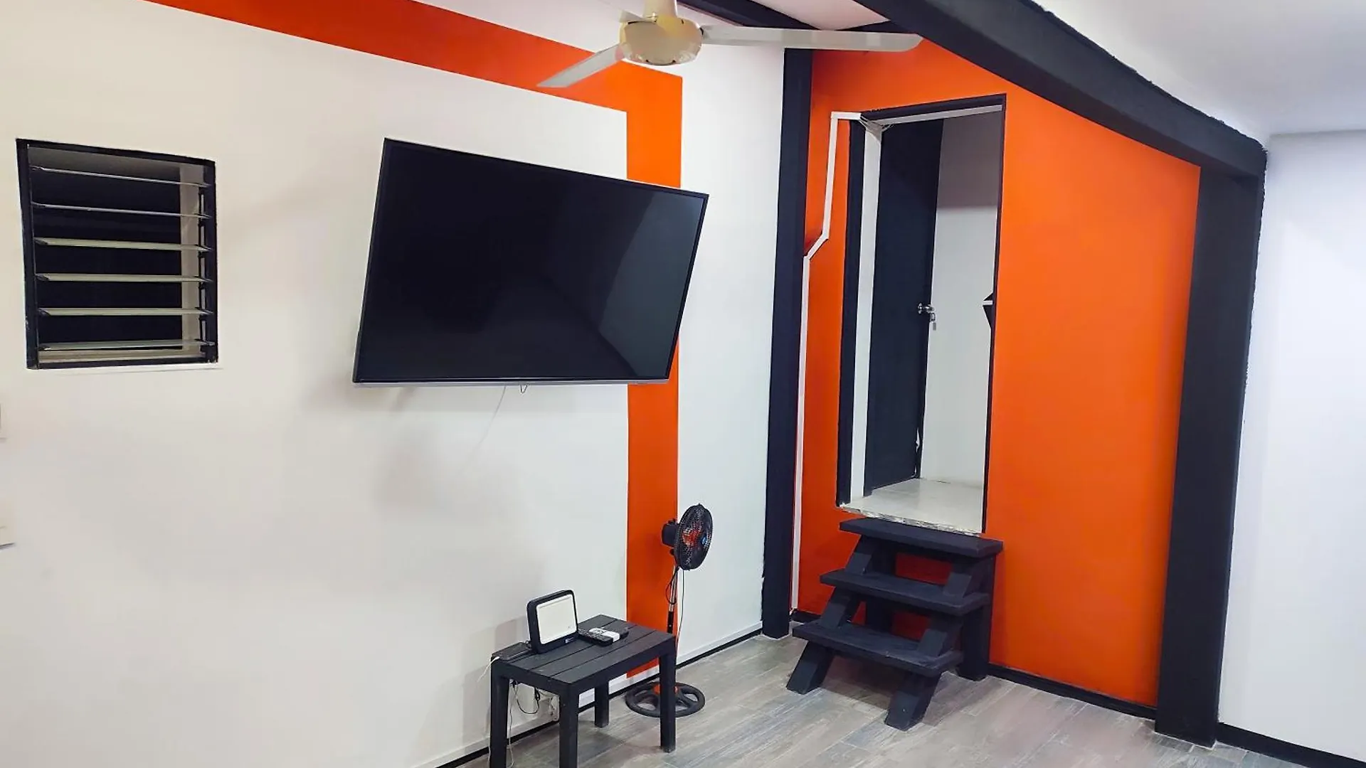 11 Bedroom-2 Floors Apartment Jacuzzi & Rooftop Pool At Poblado Medellin