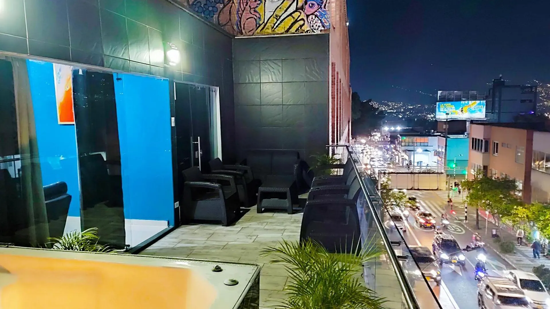11 Bedroom-2 Floors Apartment Jacuzzi & Rooftop Pool At Poblado Medellin