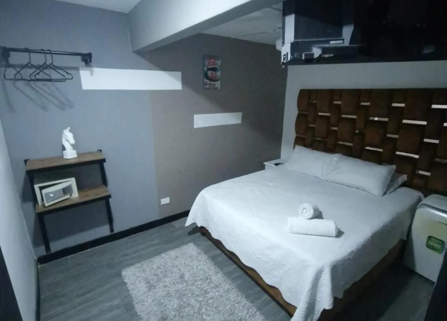 11 Bedroom-2 Floors Apartment Jacuzzi & Rooftop Pool At Poblado Medellin