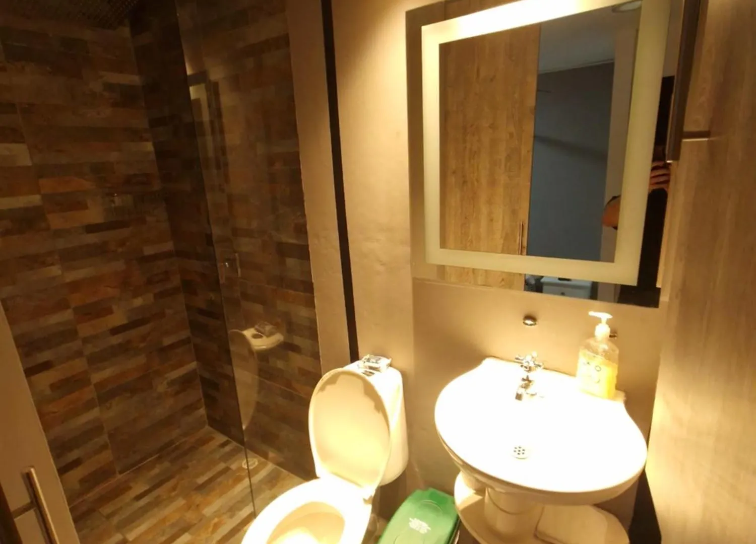 11 Bedroom-2 Floors Apartment Jacuzzi & Rooftop Pool At Poblado Medellin