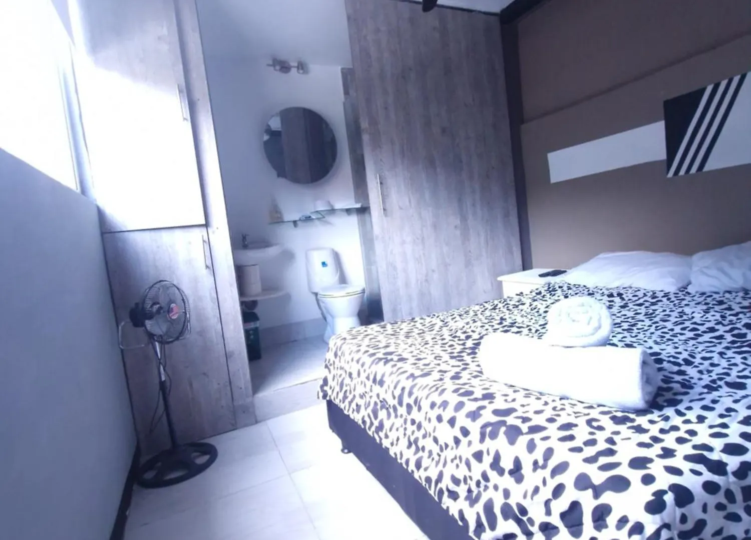 11 Bedroom-2 Floors Apartment Jacuzzi & Rooftop Pool At Poblado Medellin