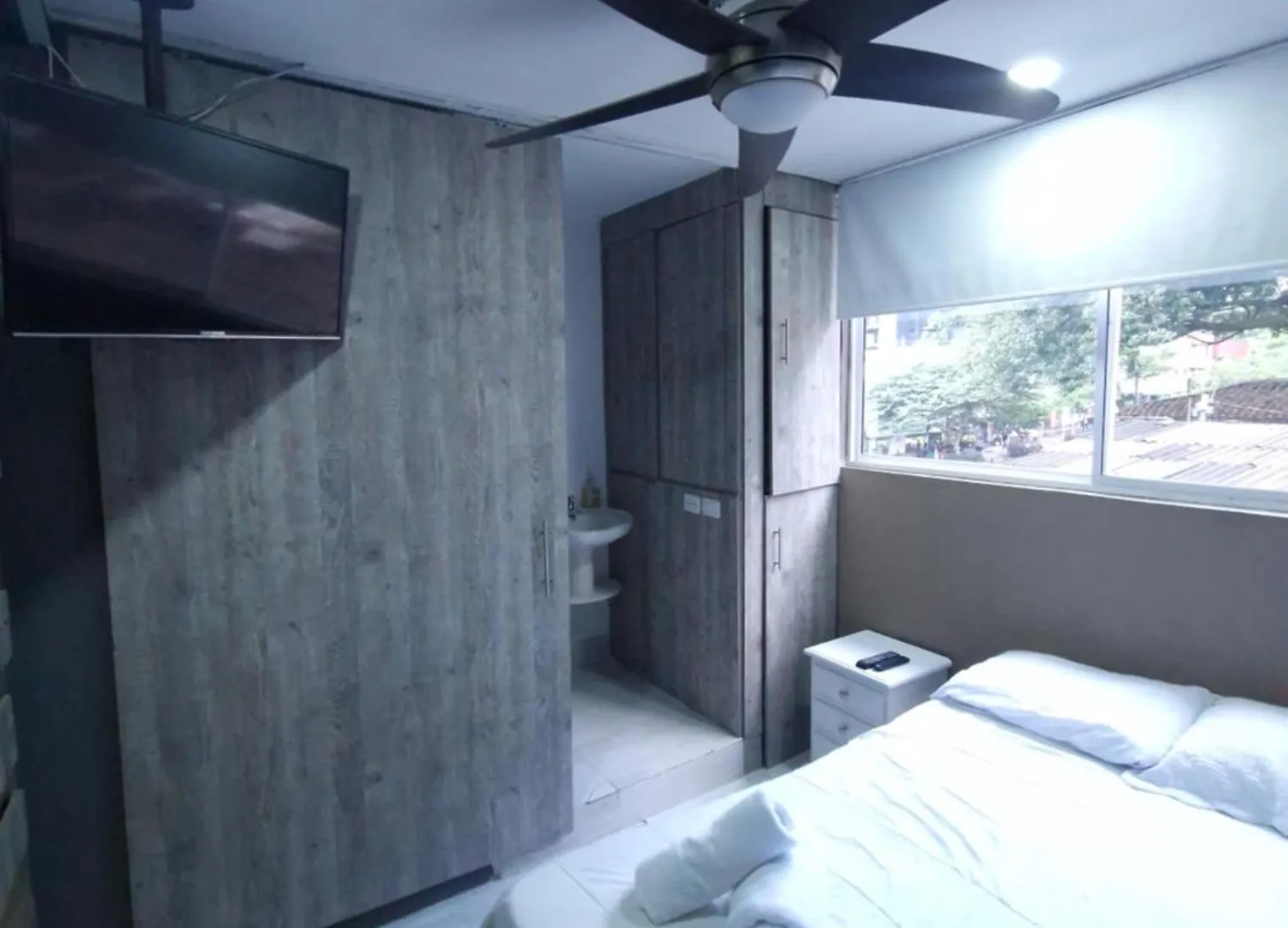 11 Bedroom-2 Floors Apartment Jacuzzi & Rooftop Pool At Poblado Medellin Colombia