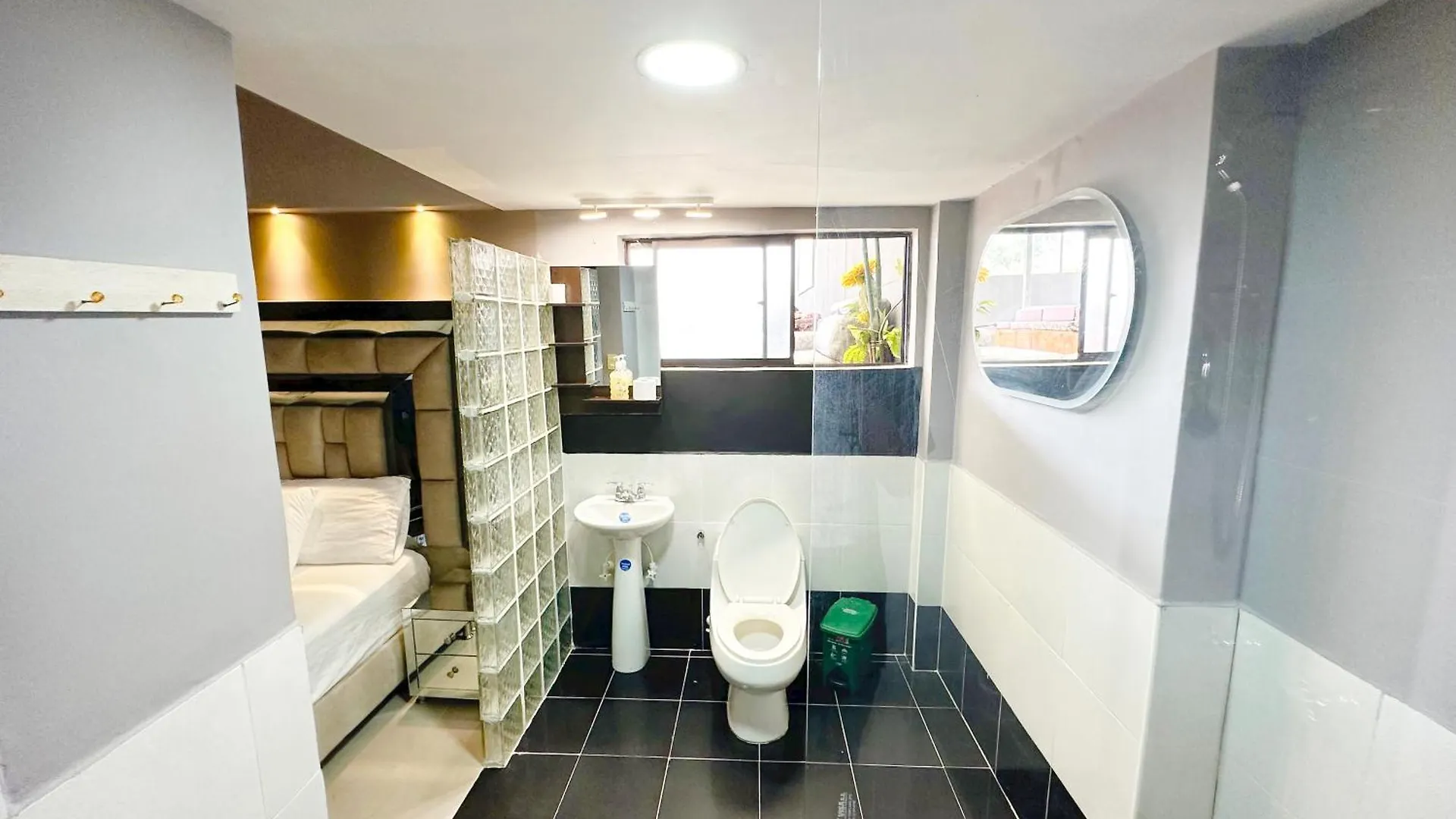 11 Bedroom-2 Floors Apartment Jacuzzi & Rooftop Pool At Poblado Medellin 0*,