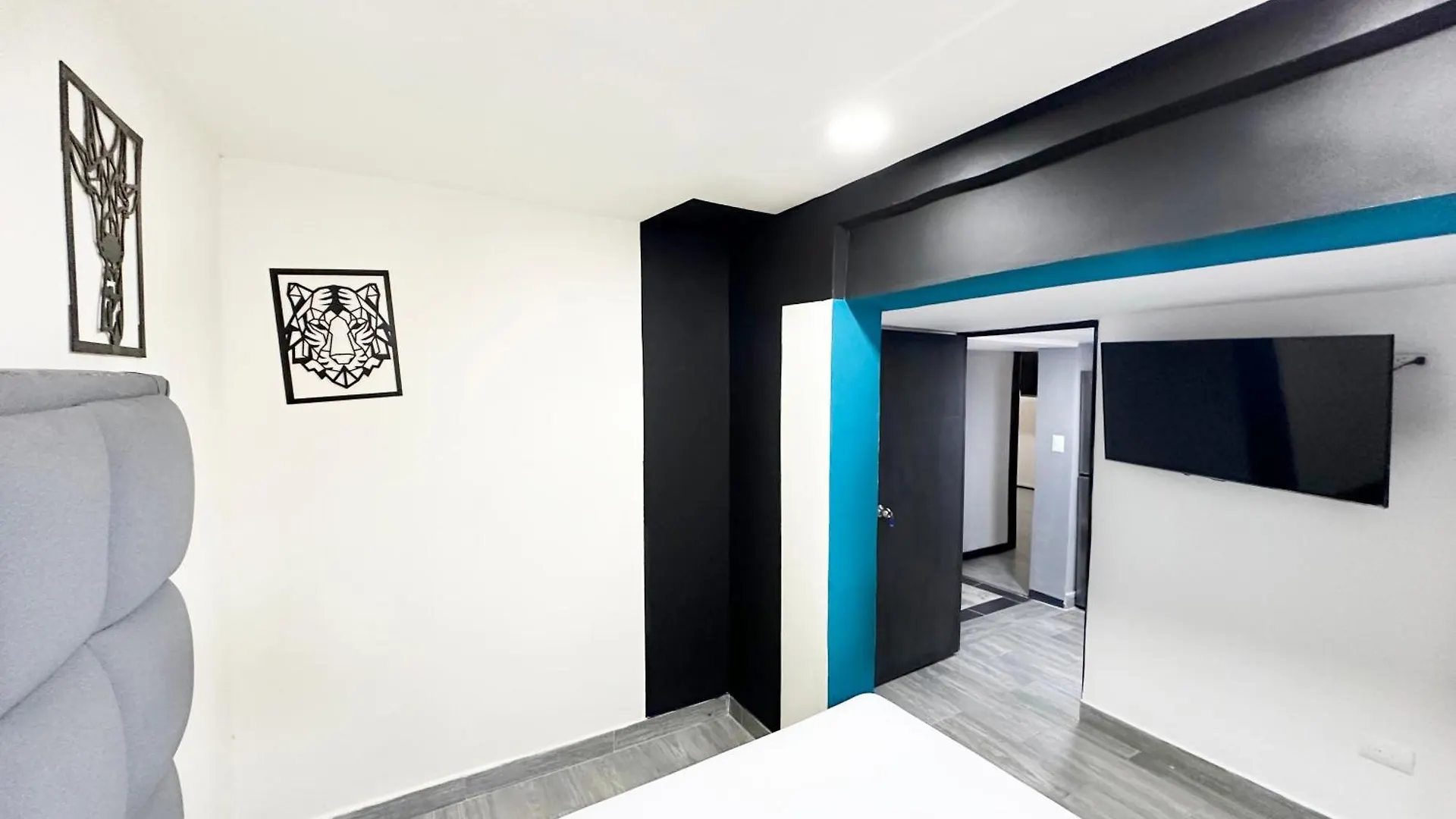 11 Bedroom-2 Floors Apartment Jacuzzi & Rooftop Pool At Poblado Medellin