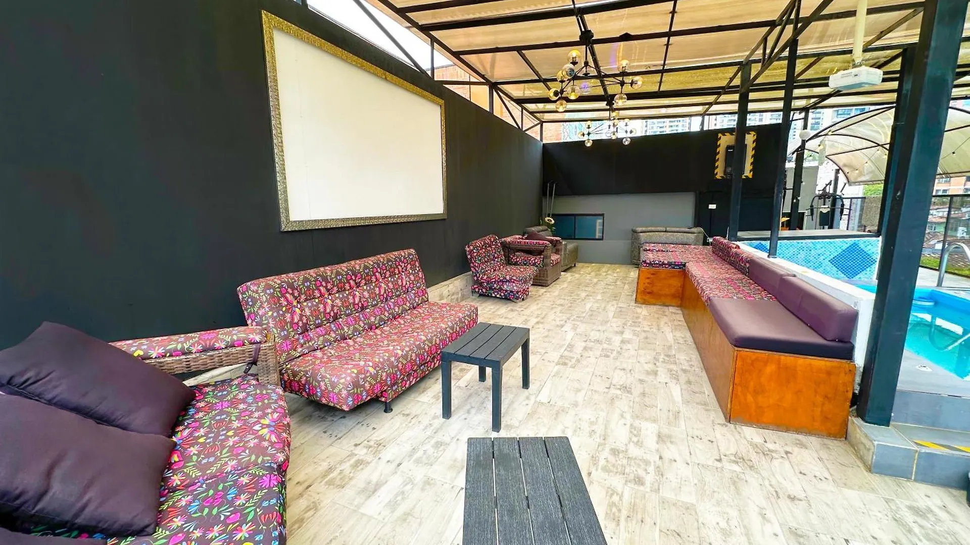 11 Bedroom-2 Floors Apartment Jacuzzi & Rooftop Pool At Poblado Medellin