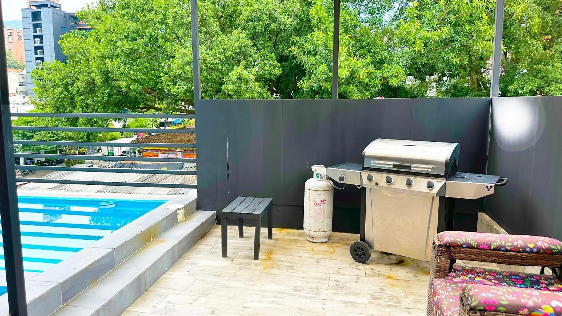 11 Bedroom-2 Floors Apartment Jacuzzi & Rooftop Pool At Poblado Medellin