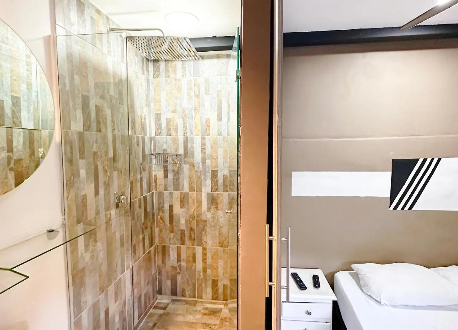 11 Bedroom-2 Floors Apartment Jacuzzi & Rooftop Pool At Poblado Medellin