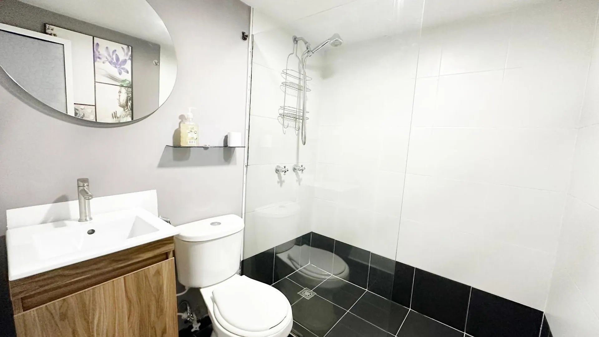 11 Bedroom-2 Floors Apartment Jacuzzi & Rooftop Pool At Poblado Medellin