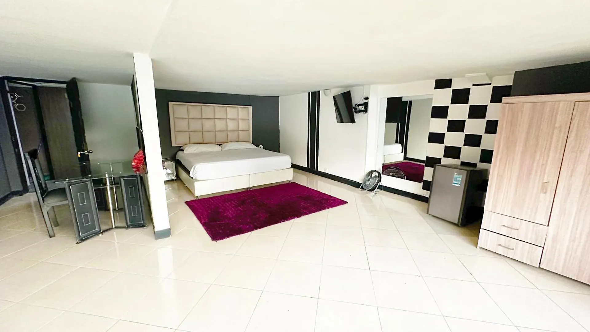11 Bedroom-2 Floors Apartment Jacuzzi & Rooftop Pool At Poblado Medellin Colombia