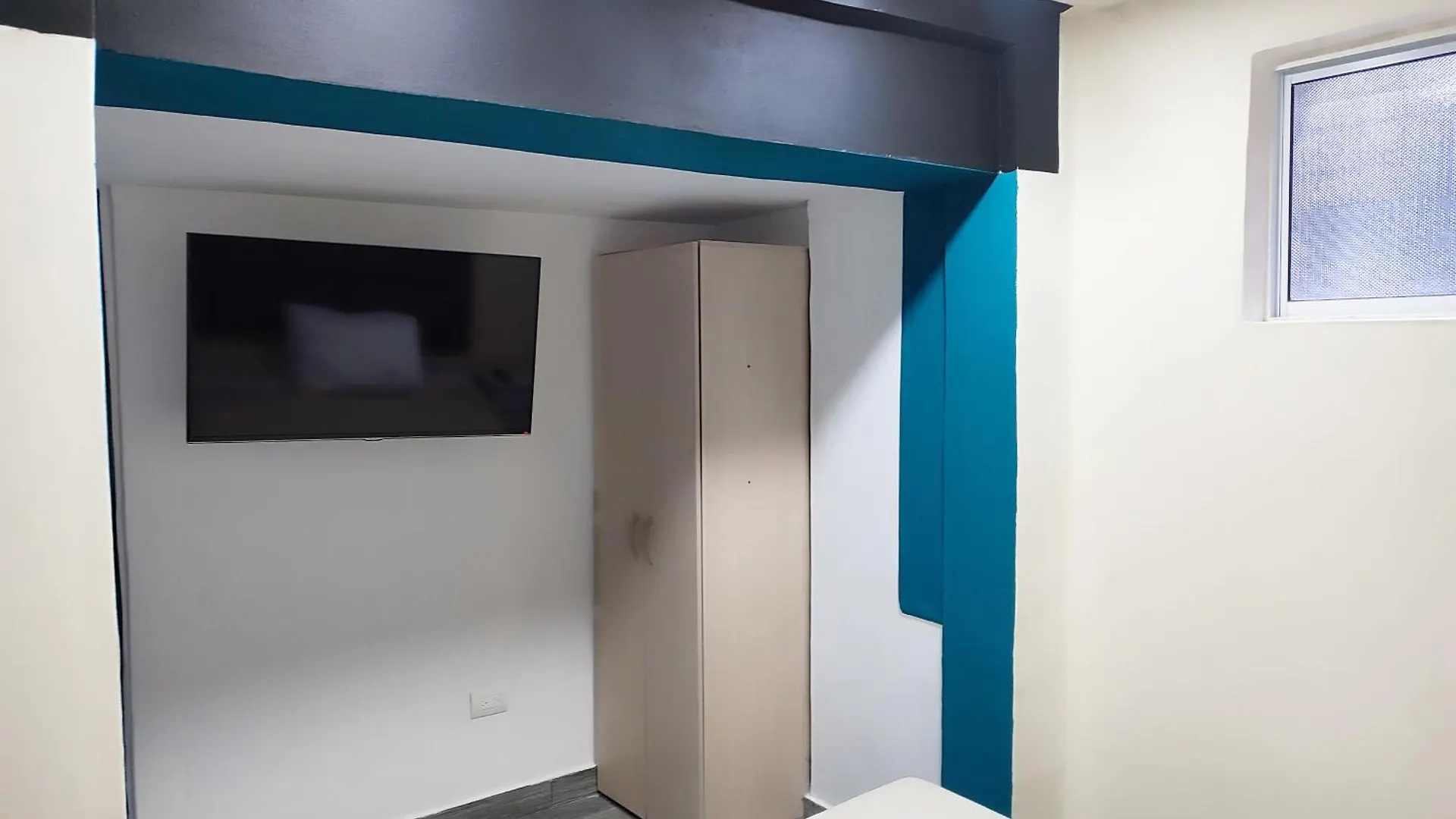 11 Bedroom-2 Floors Apartment Jacuzzi & Rooftop Pool At Poblado Medellín