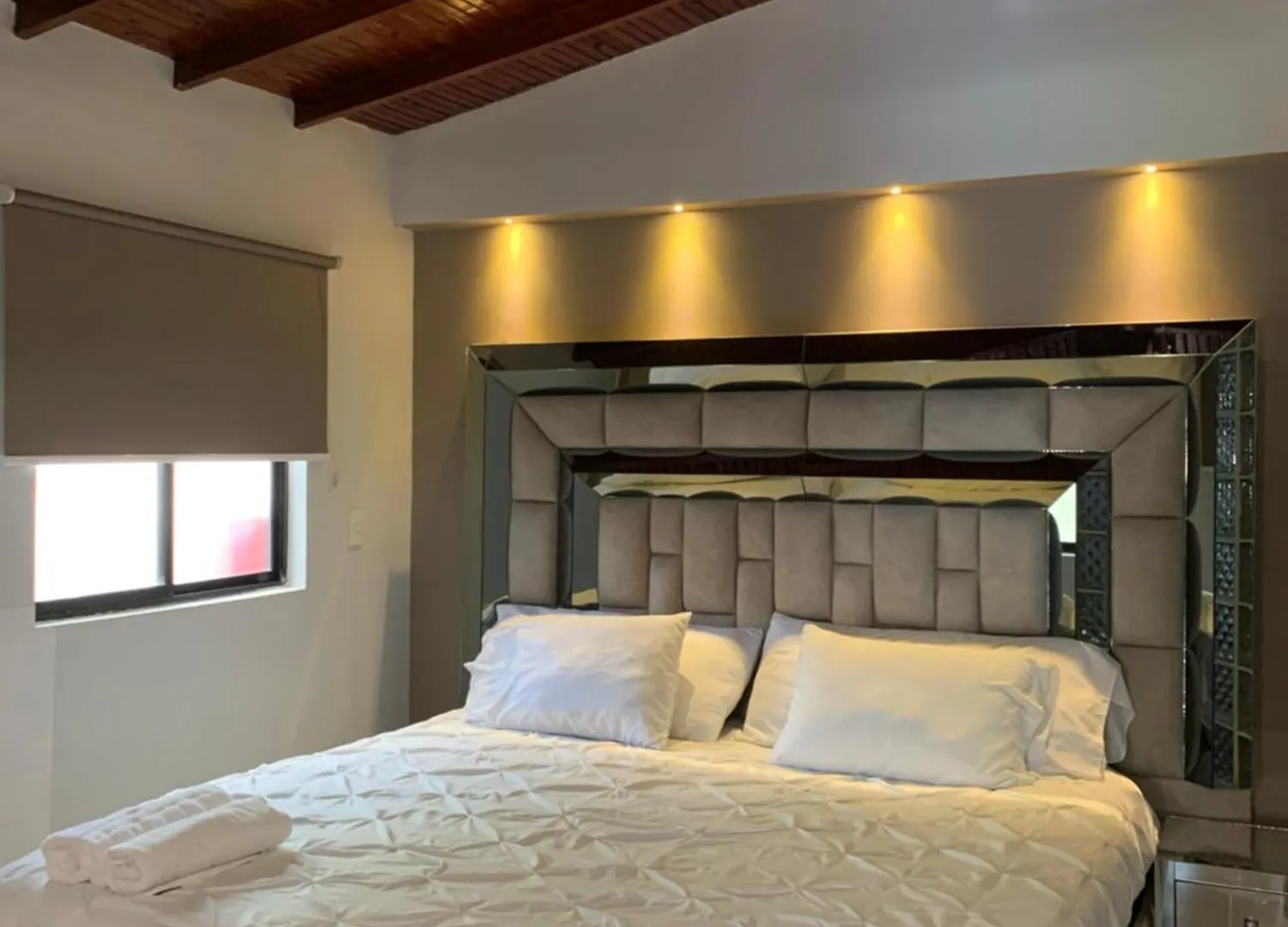 11 Bedroom-2 Floors Apartment Jacuzzi & Rooftop Pool At Poblado Medellin