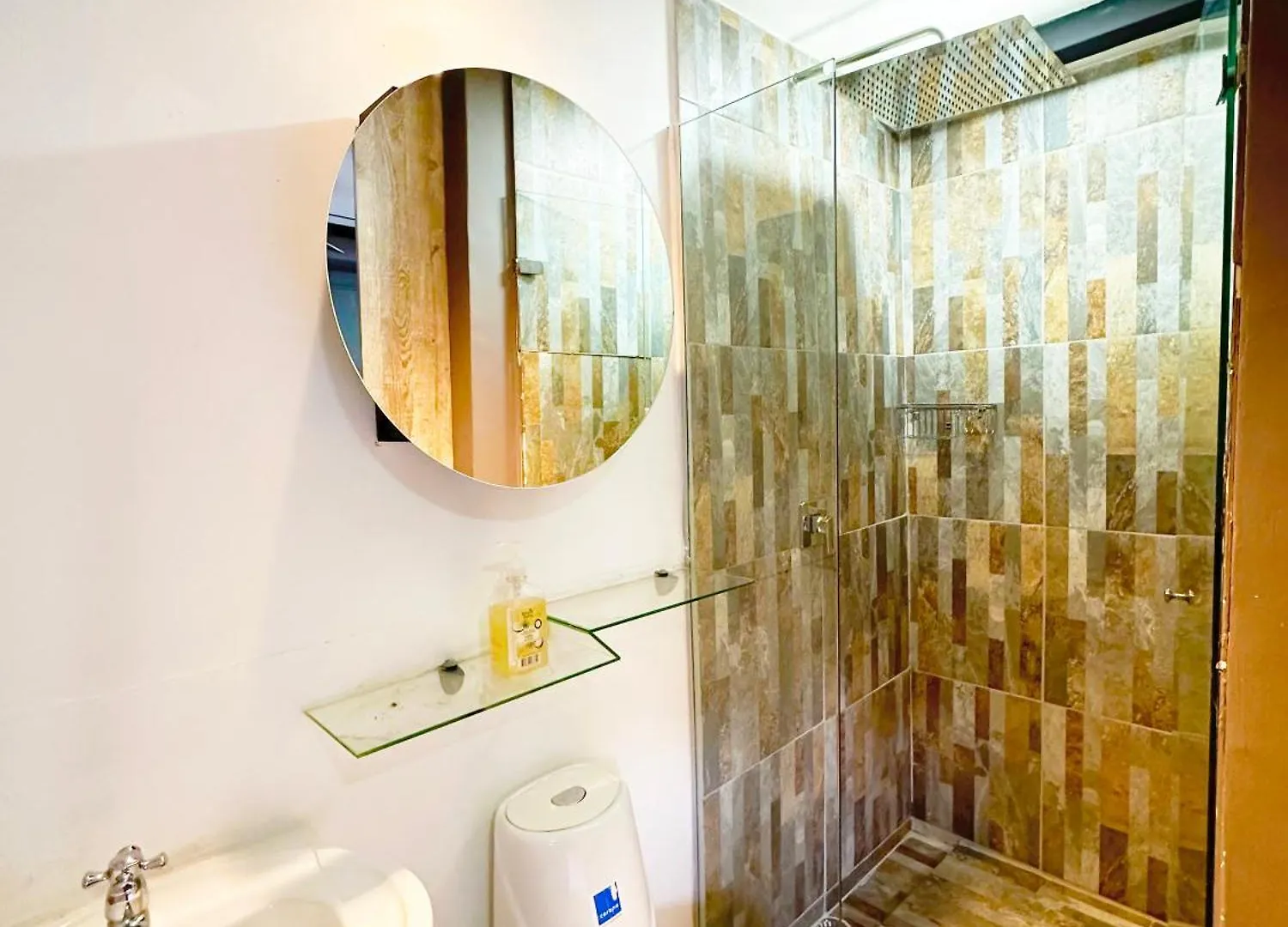 11 Bedroom-2 Floors Apartment Jacuzzi & Rooftop Pool At Poblado Medellin Colombia